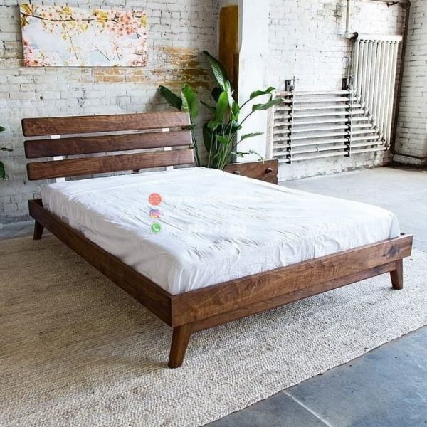 tempat tidur kayu